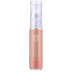 Een strakke, transparante sprayfles met een roségouden metalen label en een doorzichtige dop, ang ham second song product
