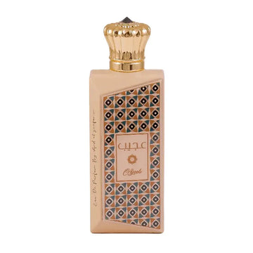 Een rechthoekige beige parfumfles ard al zaafaran ajeeb met goudkleurige kroonvormige dop en geometrisch patroon
