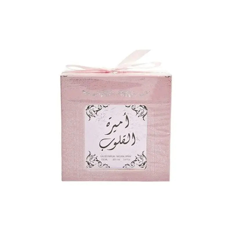 Roze textuur geschenkdoos met wit etiket arabische tekst en zwart sierlijk kader, met roze strik, arden zaafaran ameerat al quloob