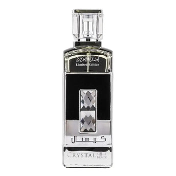 Een strakke rechthoekige glazen flacon van ard al zaafaran crystal black met zwart label en zilveren arabische letters