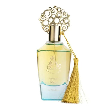Een gouden Ard al Zaafaran Dar al Hae Gold parfumfles met geel blauwe glazen body en metalen dop