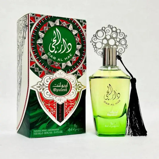 Green glazen parfumfles met zilveren ornate dop en zwarte tassel label dar al hae door opulent van ard al zaafaran