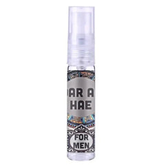 Heldere glazen sprayfles met zilveren label en geometrisch patroon van ard al zaafaran dar al hae silver voor mannen