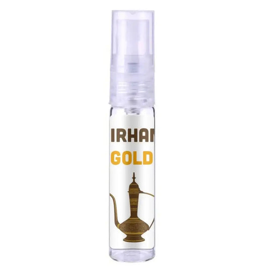 Heldere glazen sprayfles met transparante dop en witte label van ard al zaafaran dirham gold met irhan gold tekst en gouden arabische koffiemolen afbeelding
