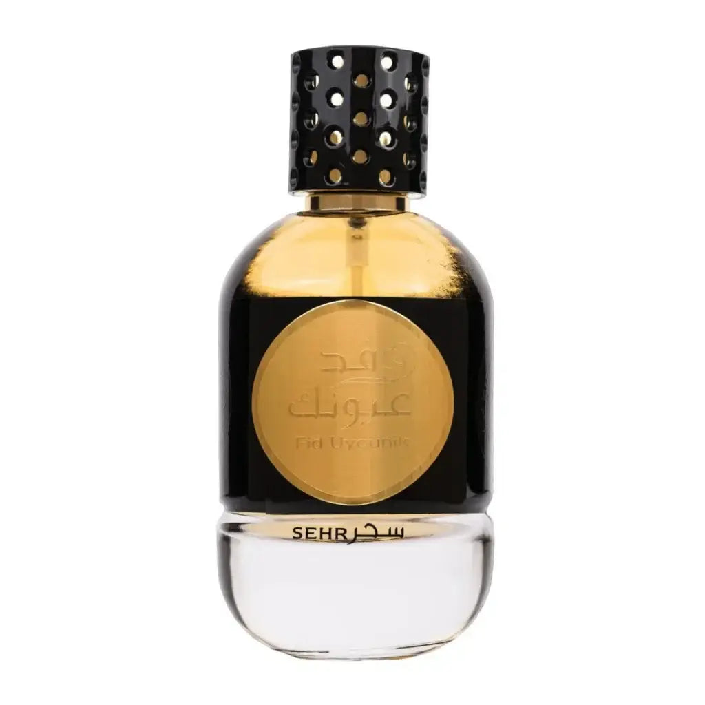Een zwart glazen parfumflesje ard al zaafaran fid uyounik met een gouden label en geperforeerde gouden dop