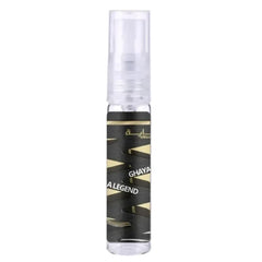 Een slanke transparante sprayfles met een zwart en goud label met de tekst ghaya a legend van ard al zaafaran ghaaya be a legend