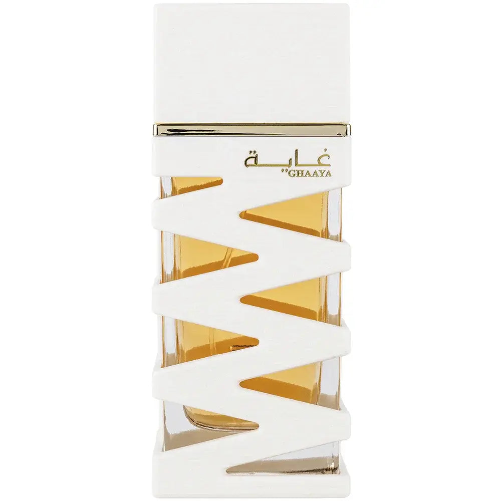 Witte rechthoekige parfumfles ard al zaafaran ghaya be special met gouden accenten en modern geometrisch ontwerp