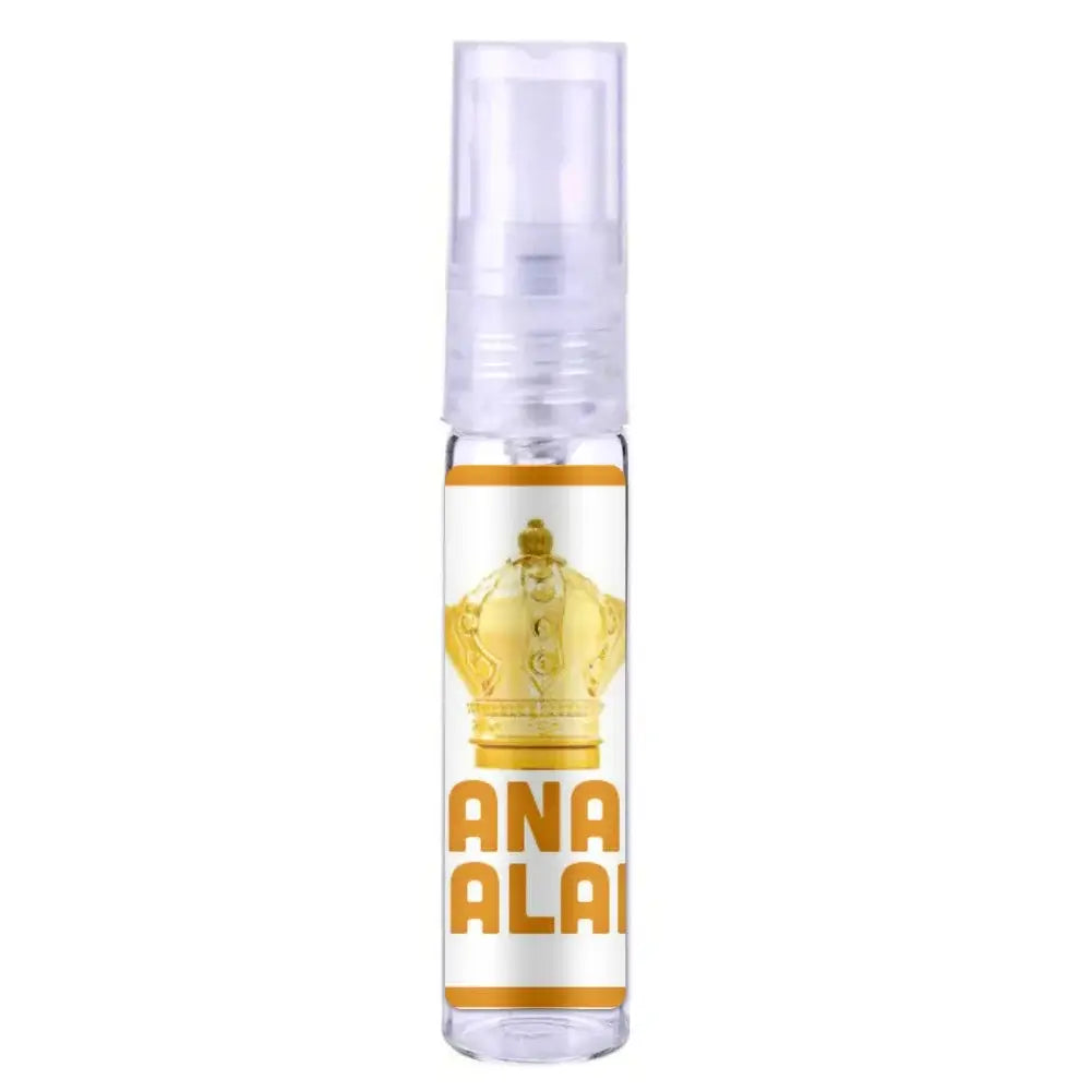 Heldere glazen sprayfles met gouden kroongrafiek en oranje tekst ana alai voor ard al zaafaran i am the queen