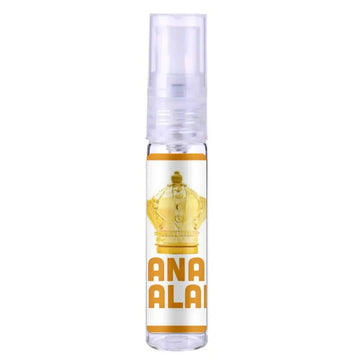Heldere glazen sprayfles met gouden kroongrafiek en oranje tekst ana alai voor ard al zaafaran i am the queen