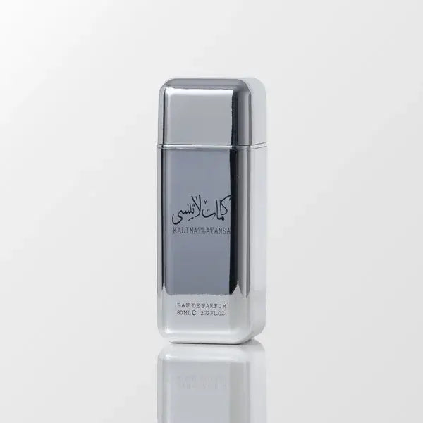 Zilveren rechthoekige parfumfles met metallic afwerking en arabische tekst van ard al zaafaran kalimat latansa edp