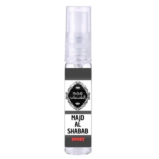 Heldere glazen sprayfles van ard al zaafaran met zwarte en witte label en zilveren details met majd al shabab sport