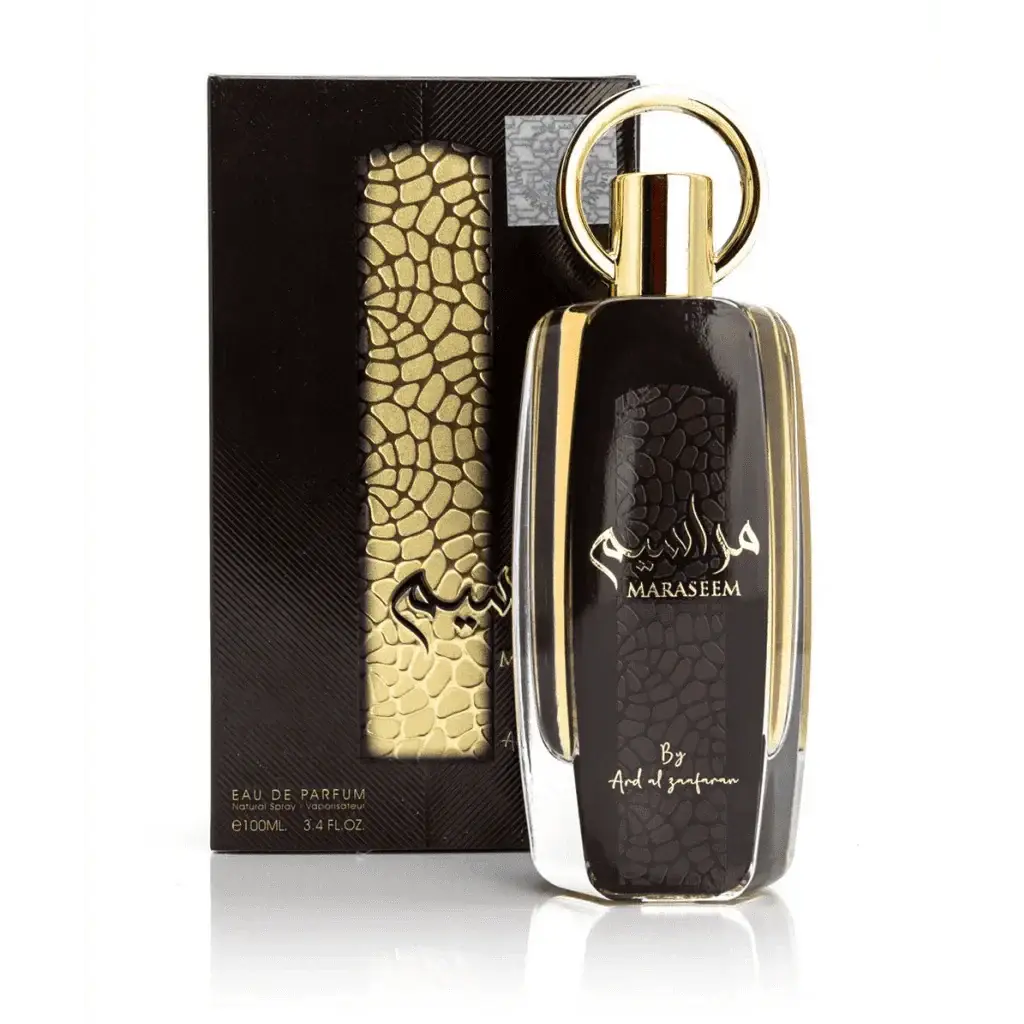 Zwarte glazen parfumfles met gouden accenten en ringvormige dop met merknaam maraseem in Arabisch script van Ard al Zaafaran Maraseem
