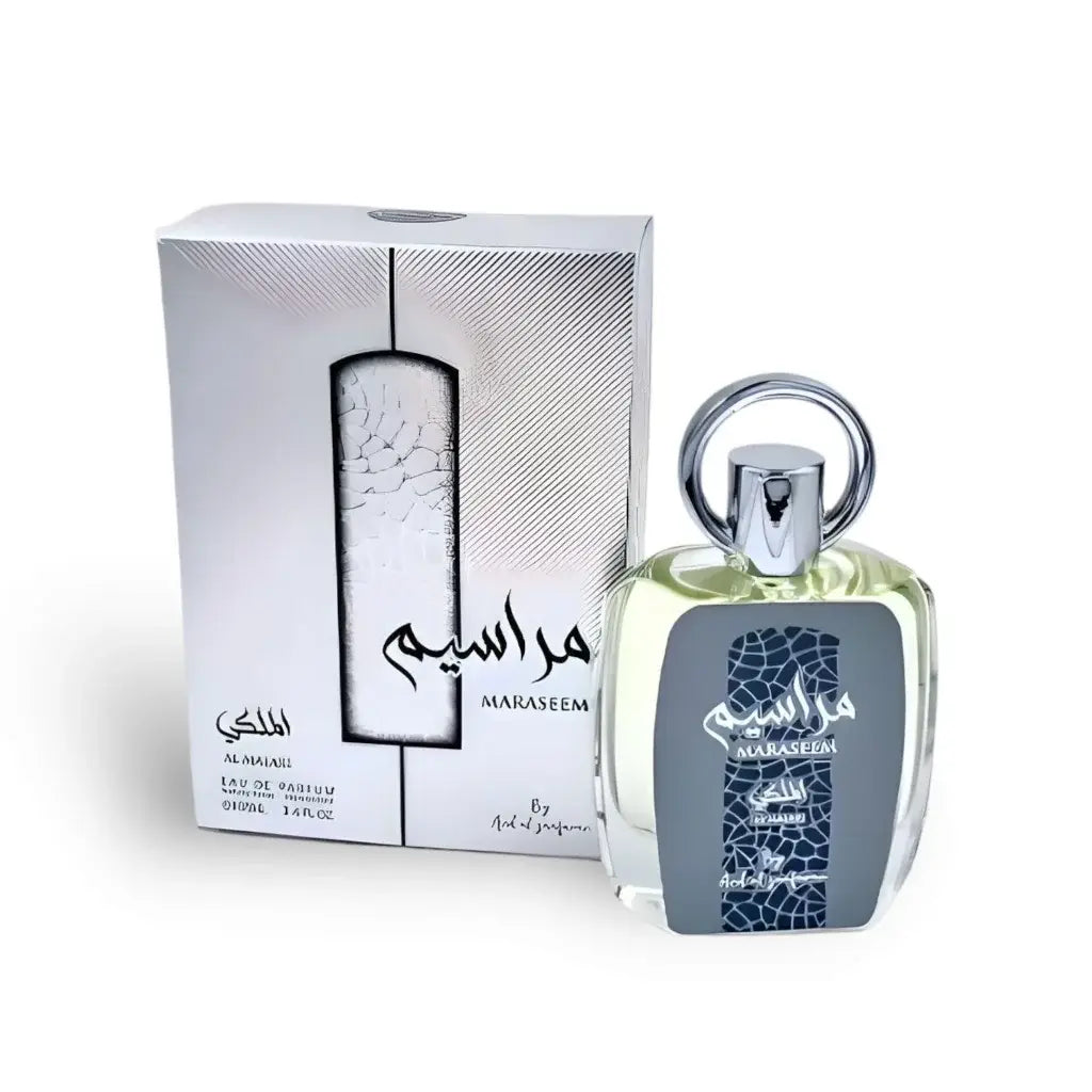 Een slanke transparante glazen fles van ard al zaafaran maraseem eau de parfum met zilveren dop en blauwe crackle print