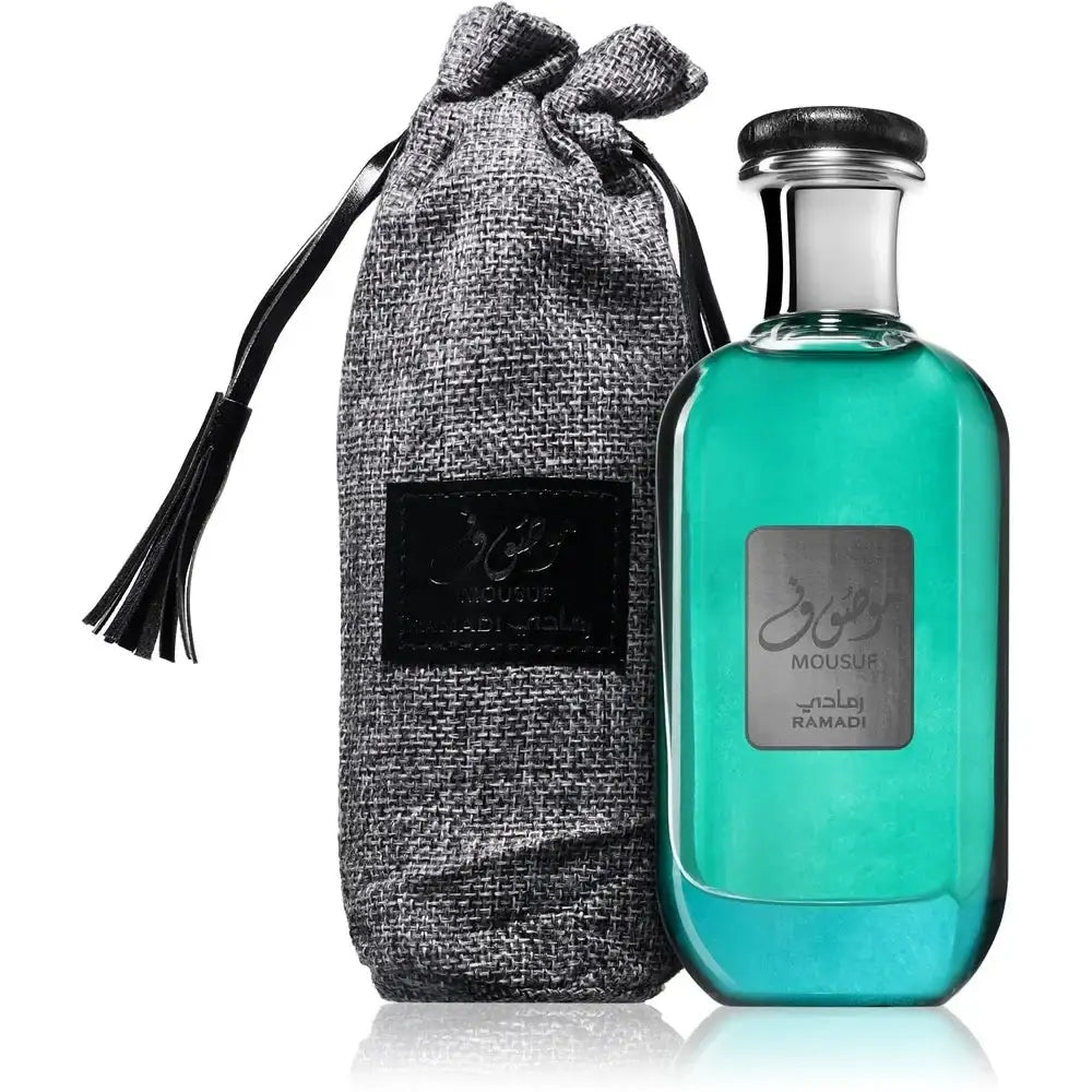 Turquoise groene glazen parfumfles met zilveren dop en mousura by ramadi label van ard al zaafaran mousuf ramadi