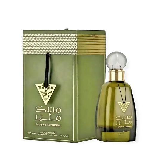 Olijfgroene glazen fles musk mutheer eau de parfum met gouden dop en bolle stop naast bijpassende doos van ard al zaafaran