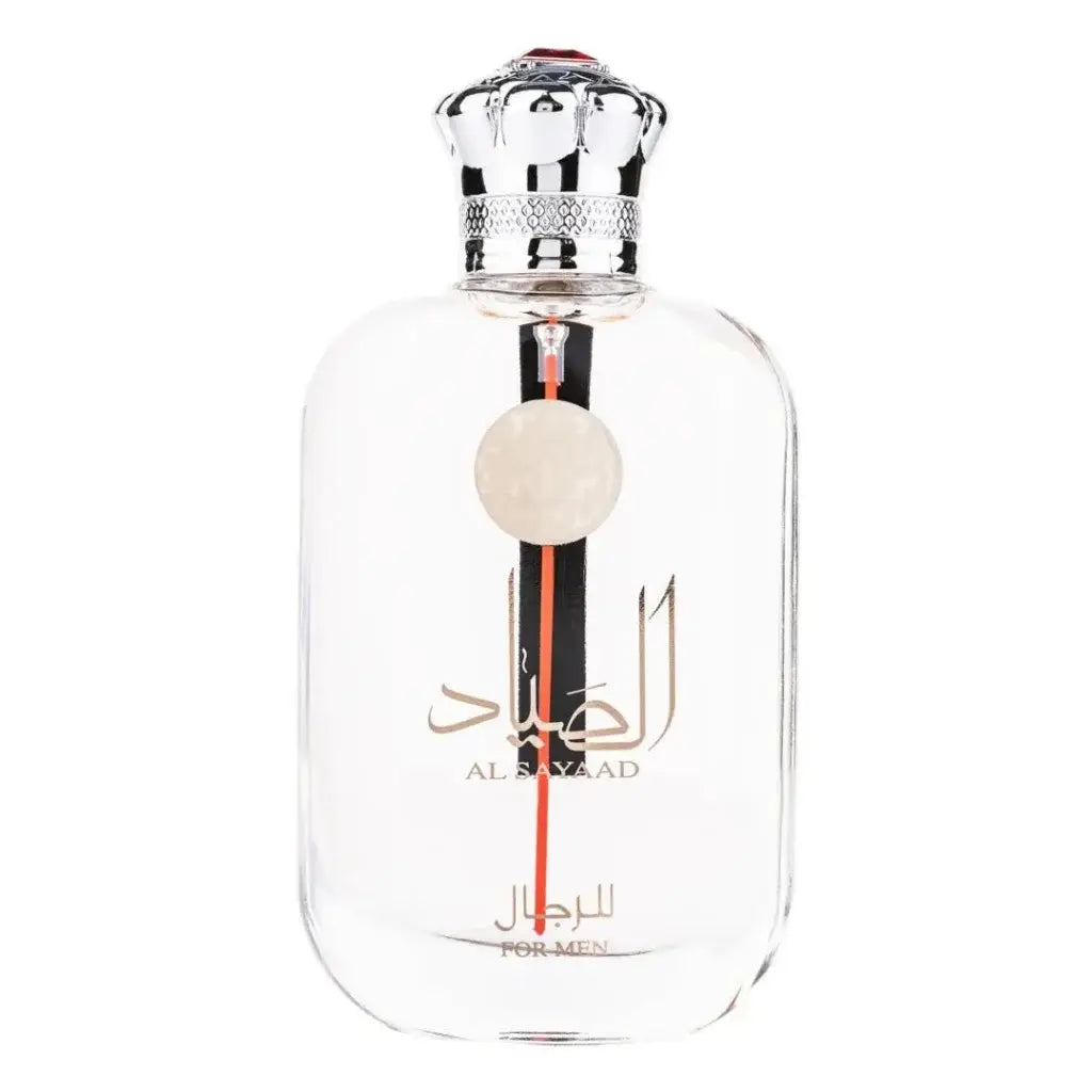 Heldere glazen fles van al sayaad voor mannen parfum met zilveren kroonvormige dop en rode accenten van ard al zaafaran
