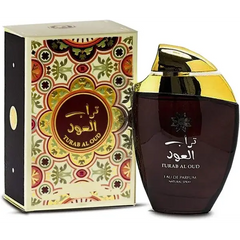 Donker amberkleurige glazen fles met goudkleurige dop en gegraveerd arabisch schrift met turab al oud geur van ard al zaafaran