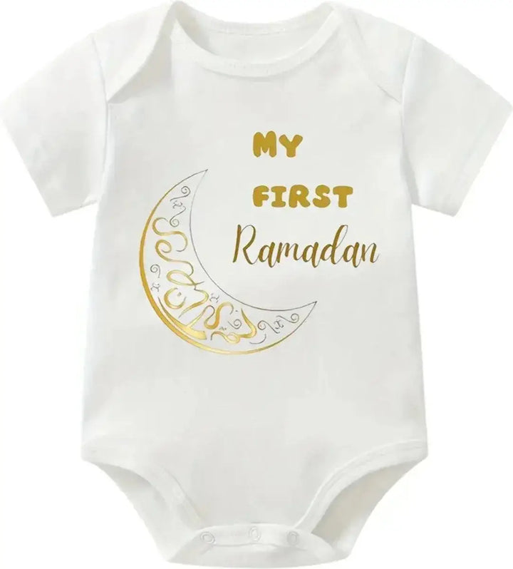Witte unisex babyromper van katoen met gouden maansikkel en tekst my first ramadan maat 3-6 maanden