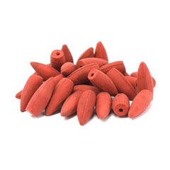Een stapel rode backflow wierookkegels - Dragonsblood voor een rustgevende sfeer