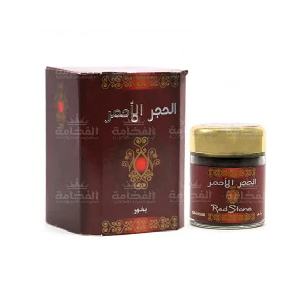 Een pot Banafa Red Stone Bukhoor parfum met burgundy en gouden verpakking