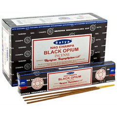 Verpakking van Black Opium Wierookstokjes met meerdere sticks, perfect voor opium wierookstokjes