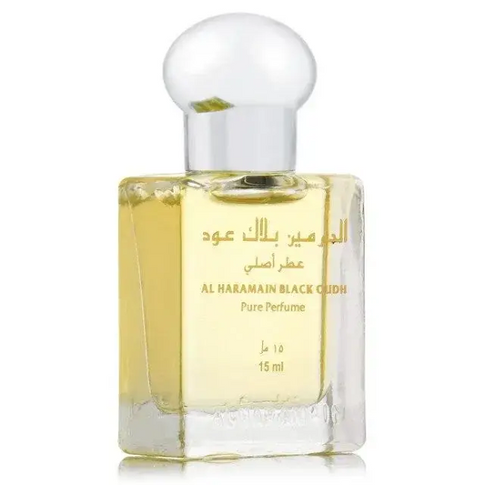 Een heldere glazen fles met een ronde zilveren dop gevuld met gouden gele parfumolie al haramain black oudh