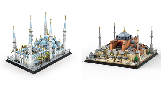 Twee gedetailleerde lego bouwsets van de blauwe sultan ahmet moskee en hagia sophia met oranje koepel