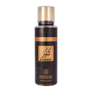 Een slanke donkerbruine glazen fles al-fakhr perfumes kounoz body mist met gouden dop en etiket
