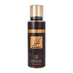Een slanke donkerbruine glazen fles al-fakhr perfumes kounoz body mist met gouden dop en etiket