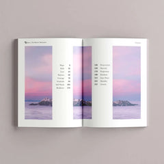 Open boek met een roze en paarse landschap afbeelding in de Book of Motivation Mufti Menk