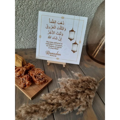 Bord met standaard -iftar - Islamboekhandel.nl