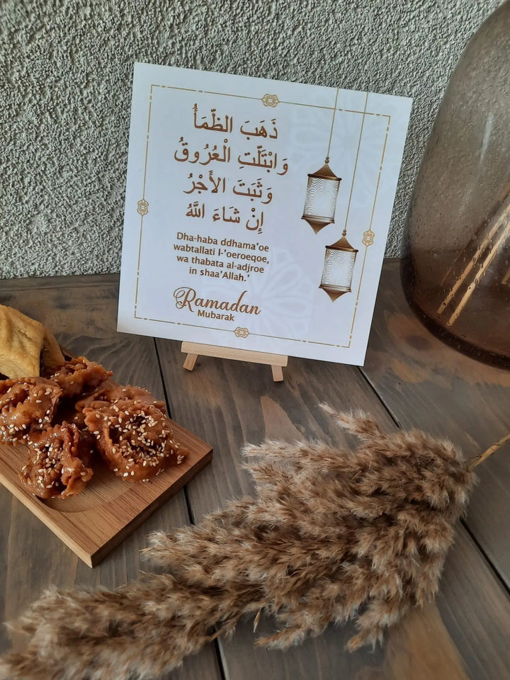 Bord met standaard -iftar - Islamboekhandel.nl