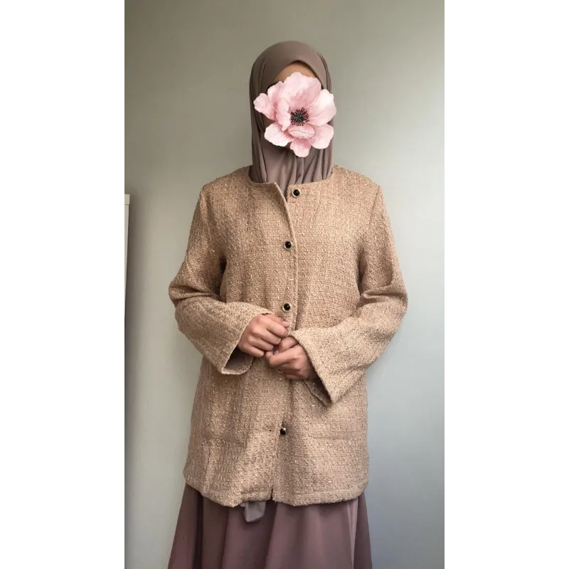 Beige bouclécardigan met knoopsluiting en klokmouwen