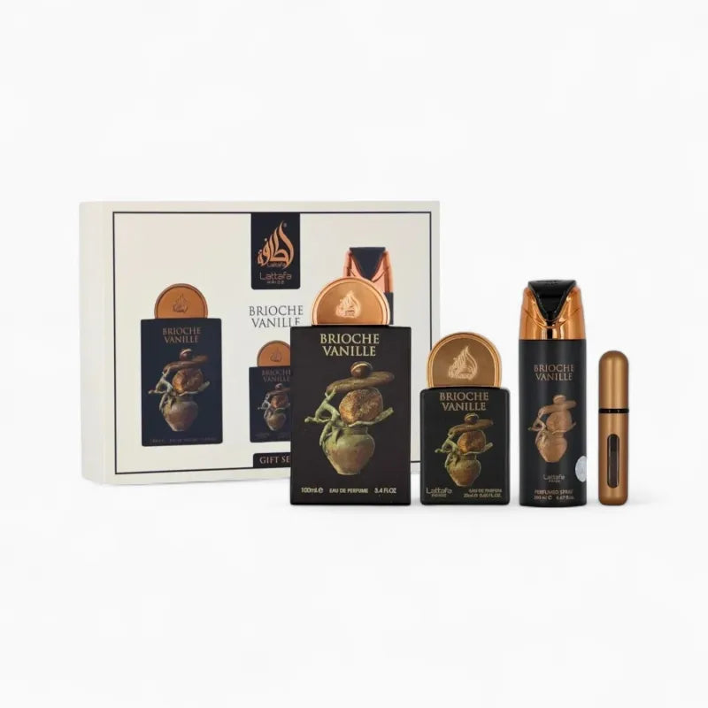 Gouden hartvormige parfumfles met zwart-gouden etiket in Brioche Vanille Giftset