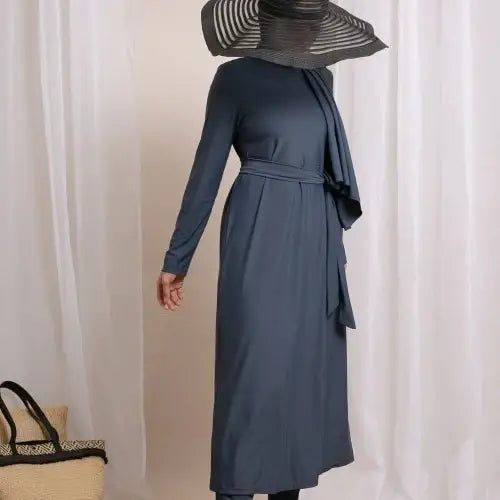 Mooie matte Burkini Oulfa: blauwe jurk met ceintuur en hoed