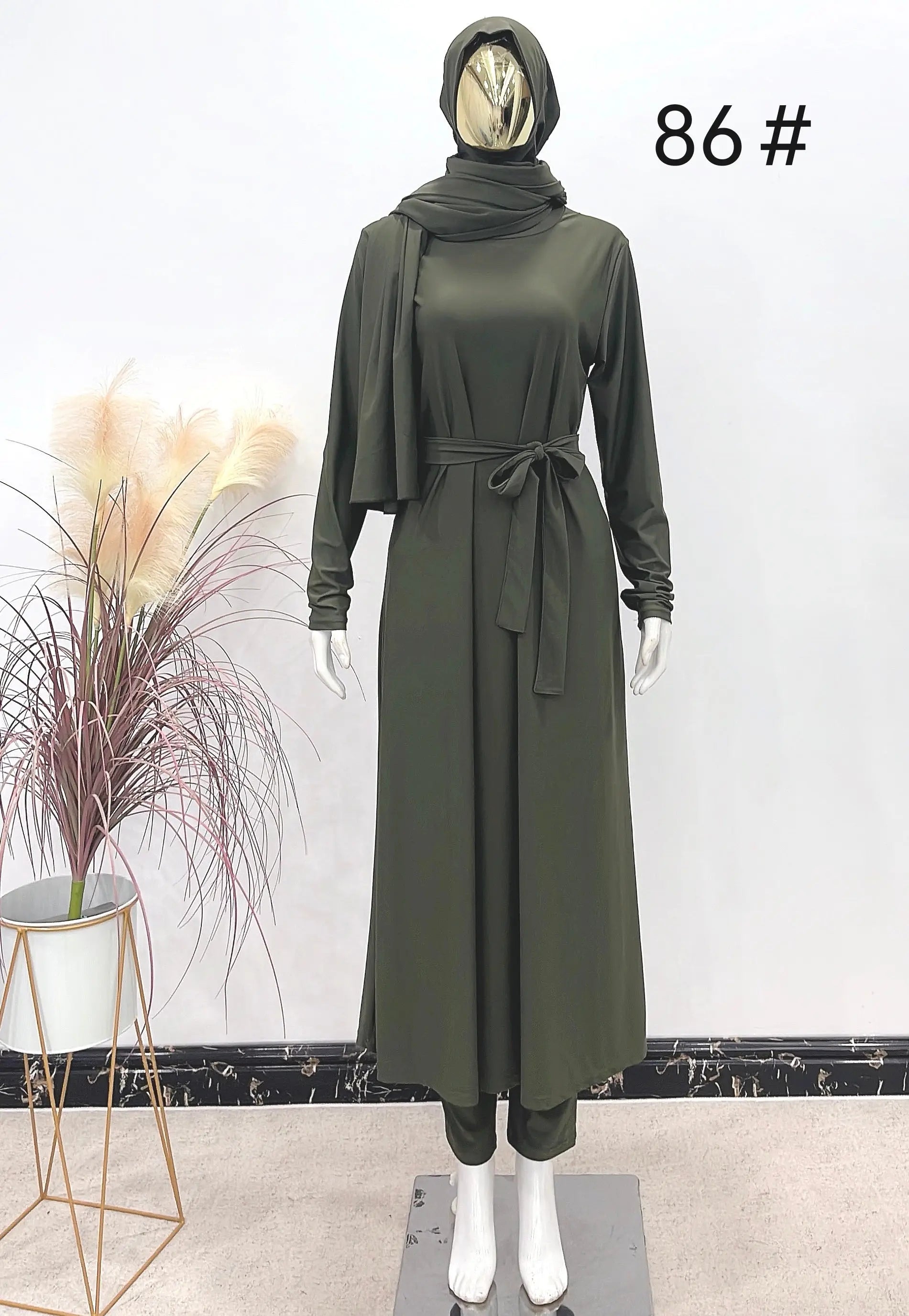 Mooie matte burkini Oulfa: olijfgroene jersey maxijurk met kap en riem