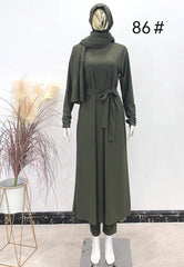 Mooie matte burkini Oulfa: olijfgroene jersey maxijurk met kap en riem