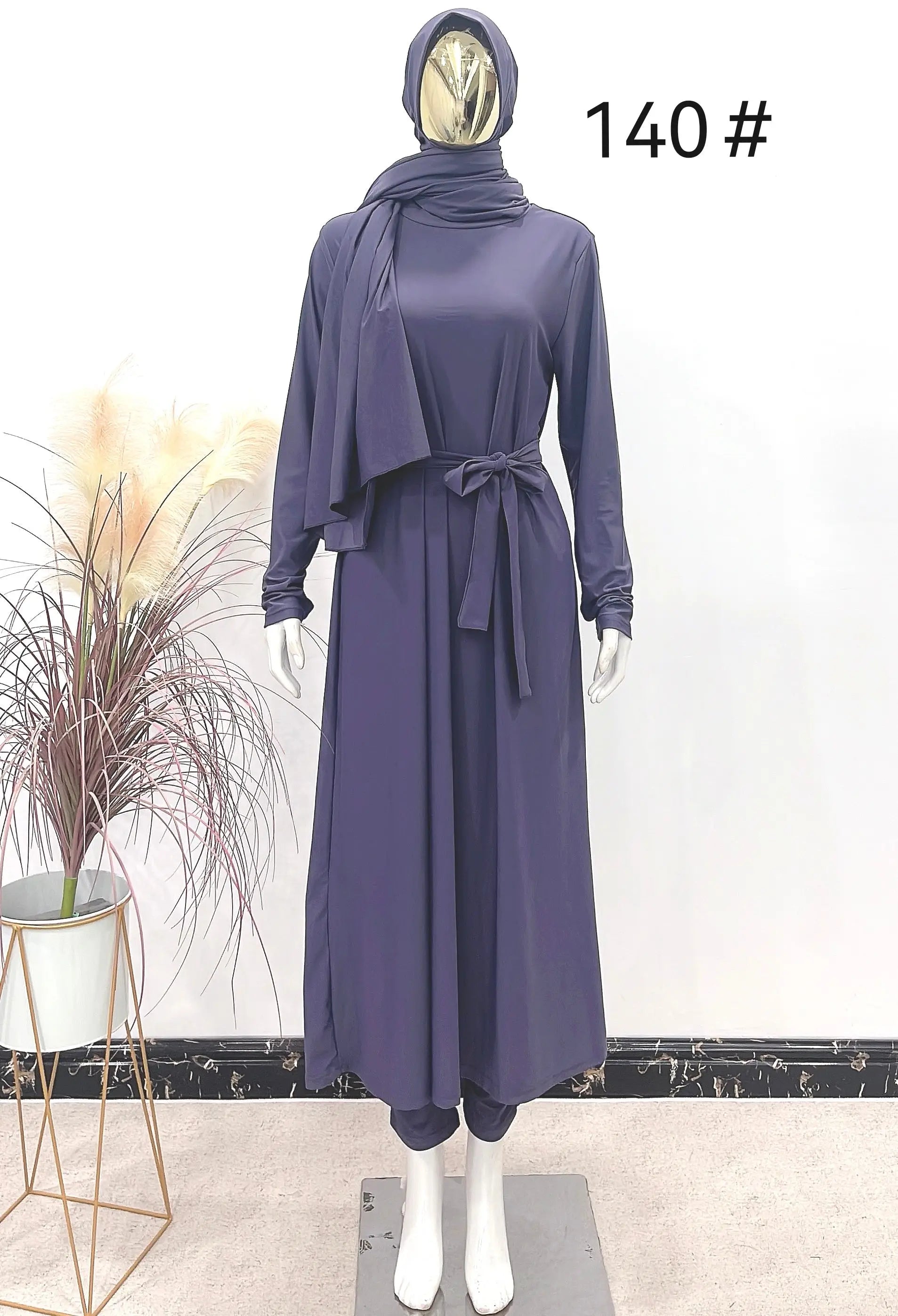 Mooie matte burkini Oulfa: marineblauwe abaya met capuchon en riem