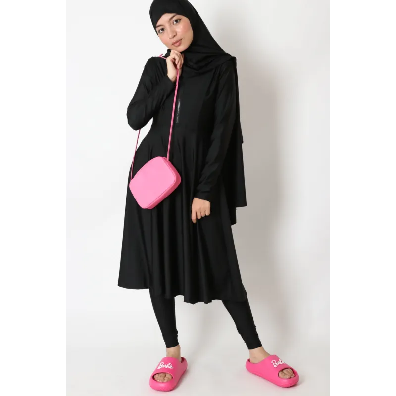 Zwarte boerka met roze accenten en bijpassende accessoires