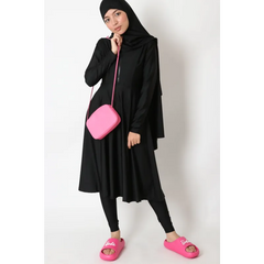Zwarte boerka met roze accenten en bijpassende accessoires