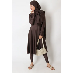 Bruine hijab met drapage, geweven tas en metallic sandalen voor Burkini rits (lang)