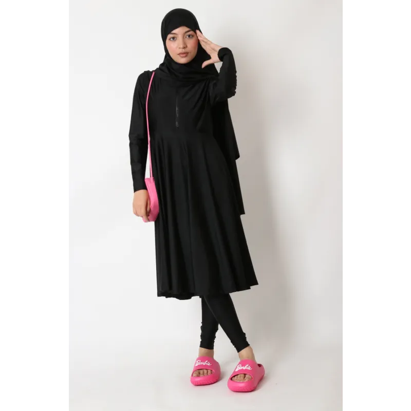 Zwarte burkini rits lang met hoge kraag, lange mouwen en roze slippers