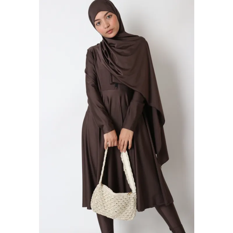 Crèmekleurige geweven schoudertas met textuur en natuurlijke vezels