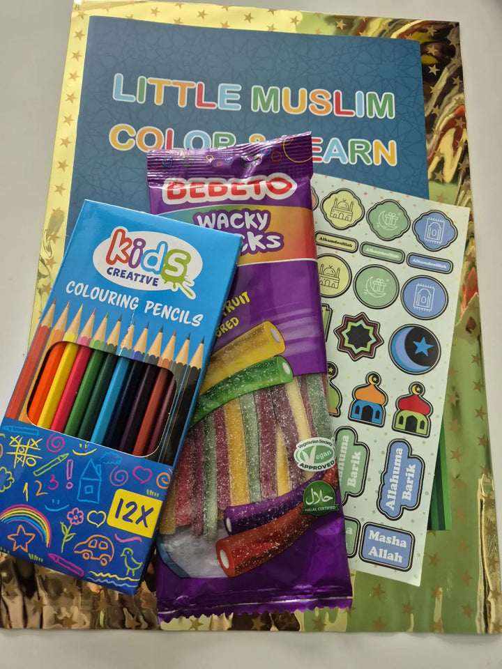 Een levendig blauwe doos cadeaupakket color and learn met 12 creatieve kleurpotloden met regenboogkleurige punten en speelse tekeningen