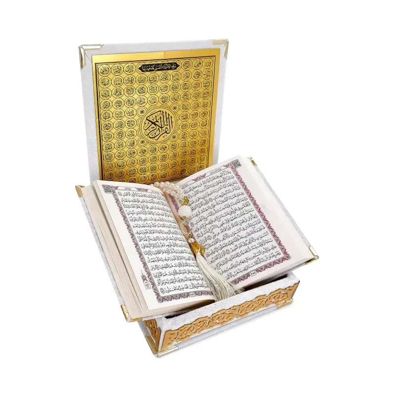 Cadeauset met koran -klein formaat (15x17 cm) - Islamboekhandel.nl