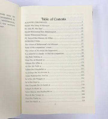 De inhoudsopgavepagina van Companions of Prophet Muhammad PBUH boek met hoofdstuktitels en auteursnamen op offwhite papier