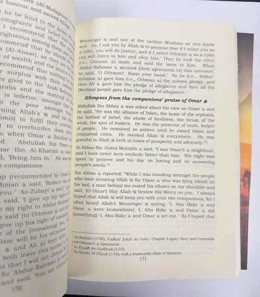 Open boek met arabische tekst en rood-gouden rand in companions of prophet muhammad pbuh 3-delige collectie