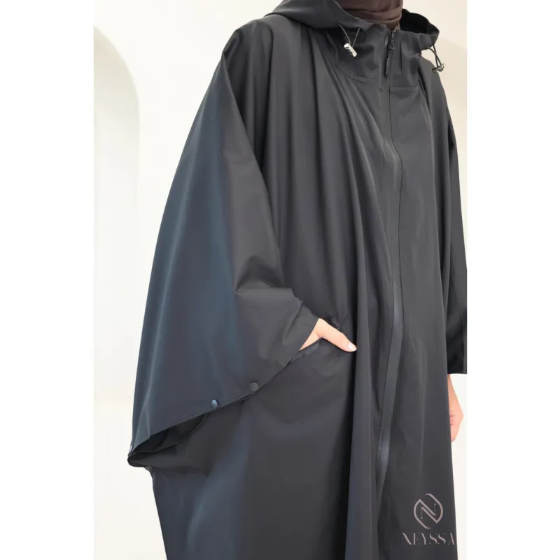 Zwarte dames poncho regenachtige dagen waterafstotend met capuchon en logo