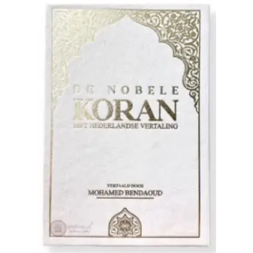 De Nobele Koran – Nederlandse Vertaling door M. Bendaoud op de achtergrond