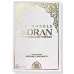 De Nobele Koran – Nederlandse Vertaling door M. Bendaoud op de achtergrond